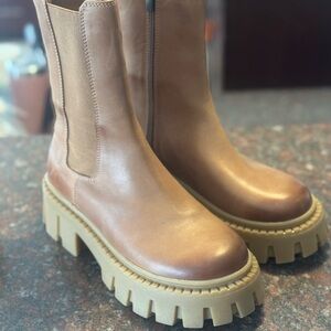 Steve Madden- New without box-Brown Chelsea Lug Boots-size 37
